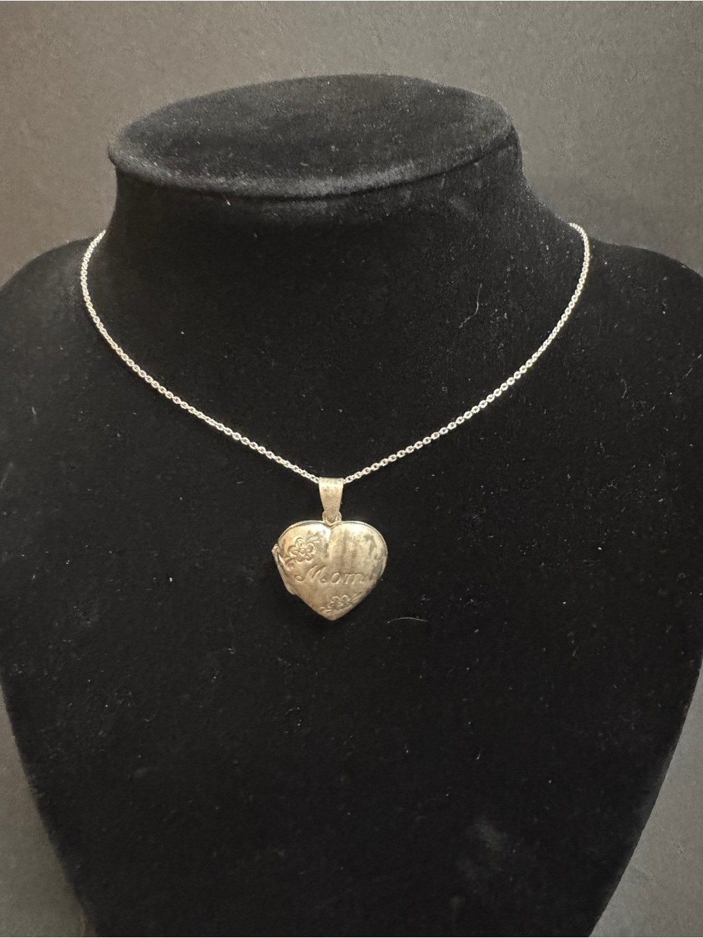 Vintage Sterling Silver "Mom" Engraved Heart Locket Necklace 925 MO
